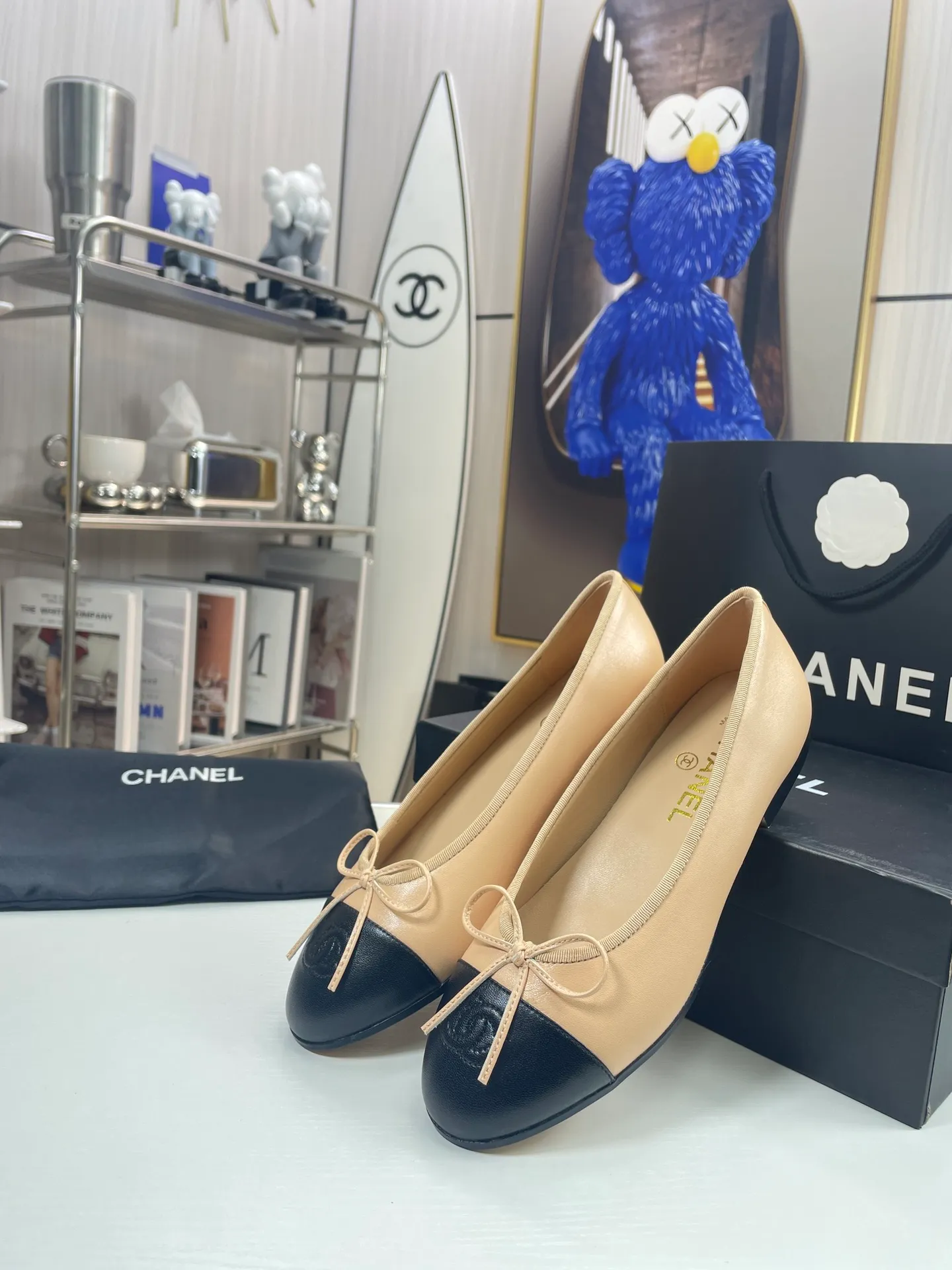 👟👟Ex-factory price 440👟👟 Women's shoe factory Chanel - classic color-blocked ballet shoes ⚠ Fashionable catwalk style❤M After many years, it still attracts fans... The splicing color mix and bow embellishment make it fashionable! How to match the series to look good! Original customized wood-colored genuine leather outsole, 1.5cm square heel, imported mixed woolen surface/mixed sheepskin surface, sheepskin lining for feet... Regular size 34-40 (customized size 41 is non-refundable) 🎁Supporting packaging